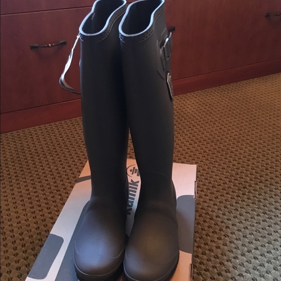 Women's size 7 kamik rain boots