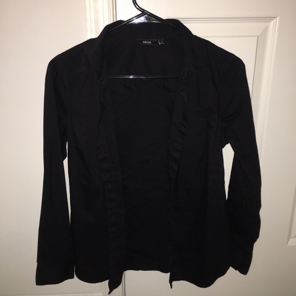 Kohl's black collared button down shirt