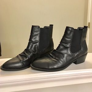 Black boots - Sz 8