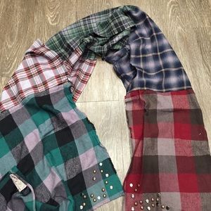 Free people plaid flannel scarf Nwot studs