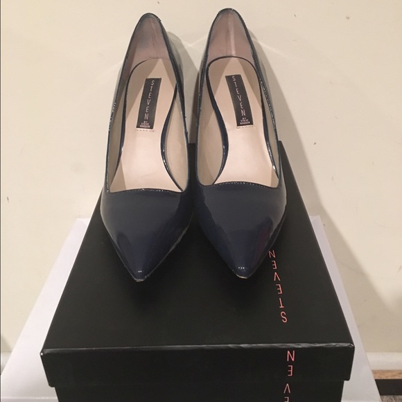 Steven by Steve Madden Navy Pumps