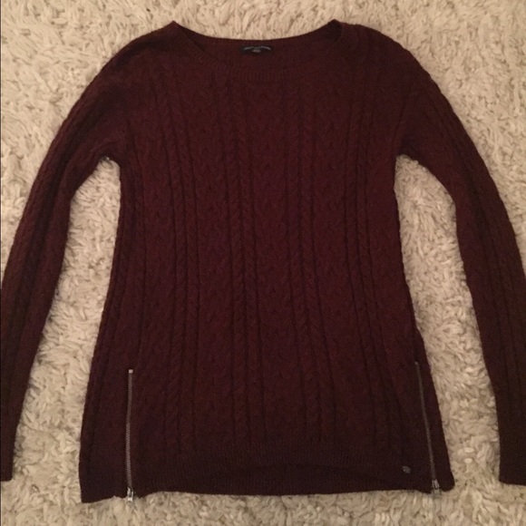 American Eagle Maroon Sweater