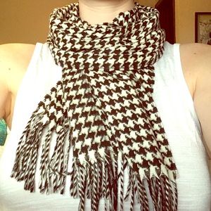 Extra soft houndstooth scarf