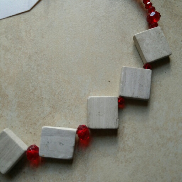 Marble and Crystal Necklace - Picture 2 of 3