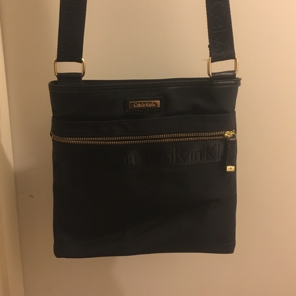 🎉🎉Price Drop!! 🎉🎉Calvin Klein Crossbody