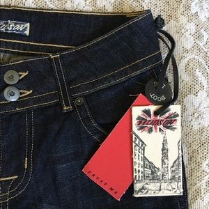 NWT Hudson Jeans• Signature Boot Leg Jean