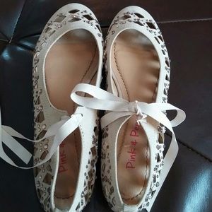 Laced up slippers
