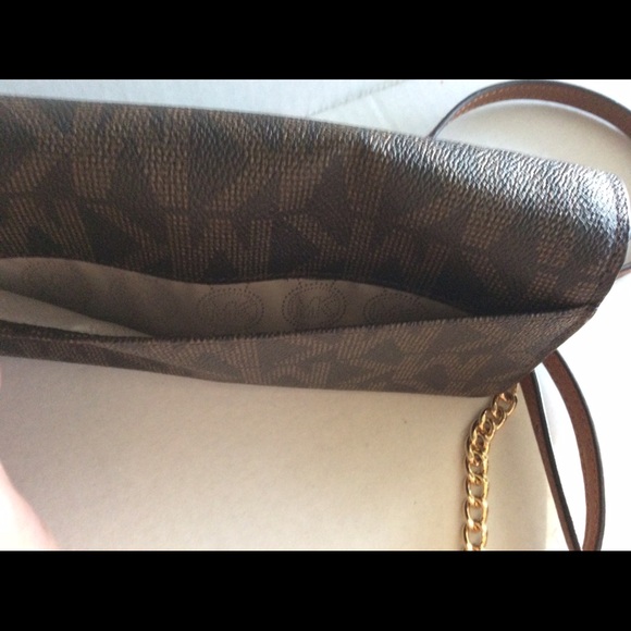 Michael Kors Jet Set Crossbody Wallet - Picture 4 of 4