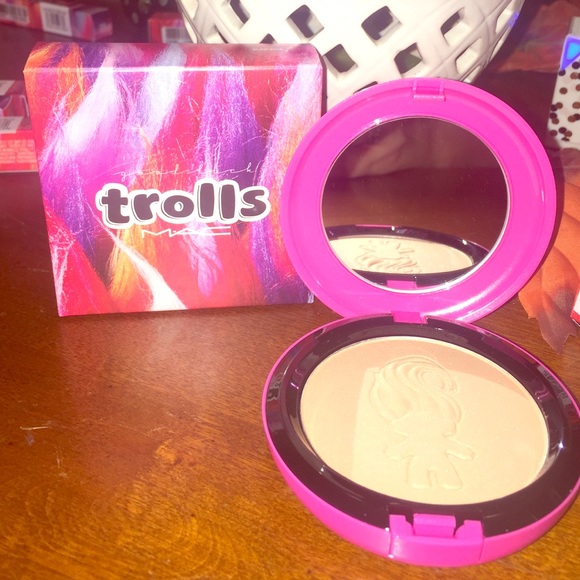 MAC Cosmetics Other - Mac troll collection face highlighter
