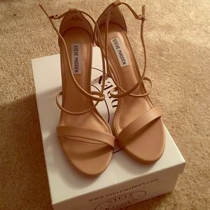 NEVER WORN size 8 tan Steve Madden heels!