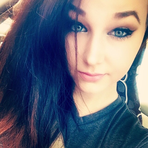 Meet your Posher, Jessica - Picture 1 of 1