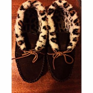 Minnetonka Women's Brown Suede Leopard Moccasins