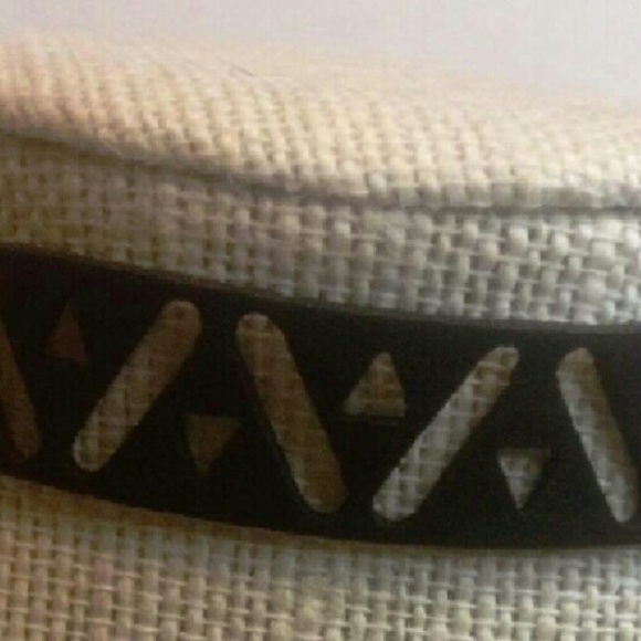 Intricate patterned choker - Picture 2 of 2