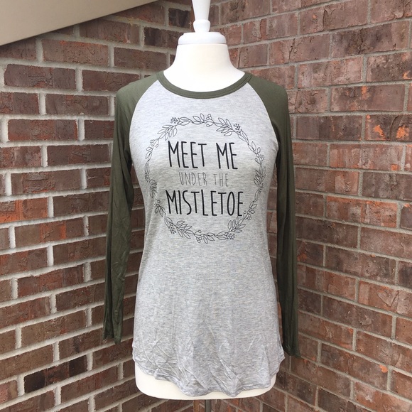 ▫️LAST▫️Christmas Tee ▫️RESTOCKED▫️ - Picture 2 of 4