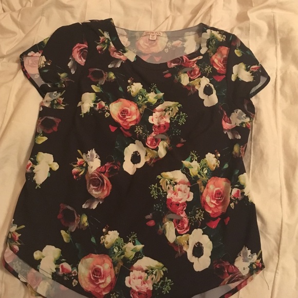 Flowey black and floral top 🌺