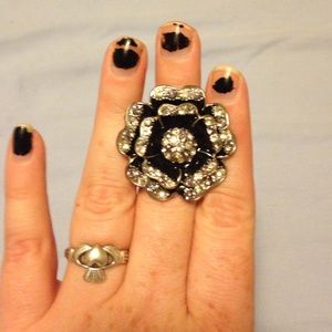 Beautiful black flower ring