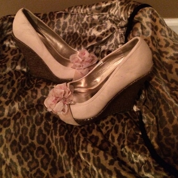 Qupid open wedges.