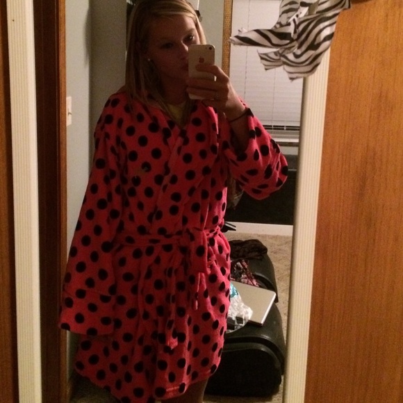 BNWOT VS PINK Sherpa polka dot robe