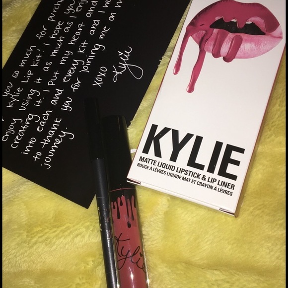 Kylie lip kit - Picture 1 of 1
