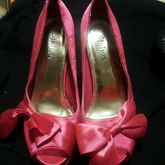 Pink bow heels