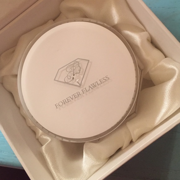 Forever Flawless exfoliating face scrub