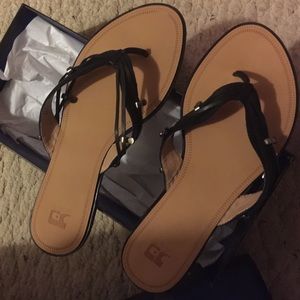 💄NWT black leather flip flops w-silver hardware