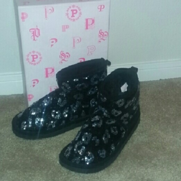 VS Pink Boots offers welcome!