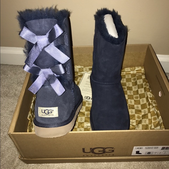 bailey bow uggs size 8 bailey bow uggs size 8