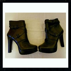 New Leather Black Gianni Bini Ankle Boots