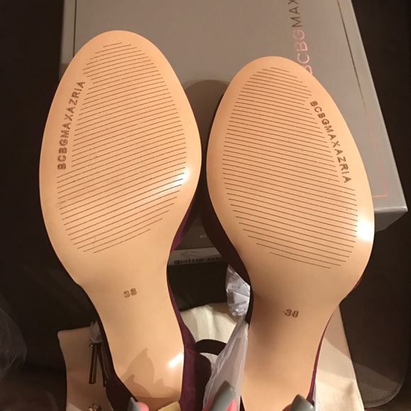 💥NEW💥 BCBG Merlot suede sandals - Picture 3 of 4