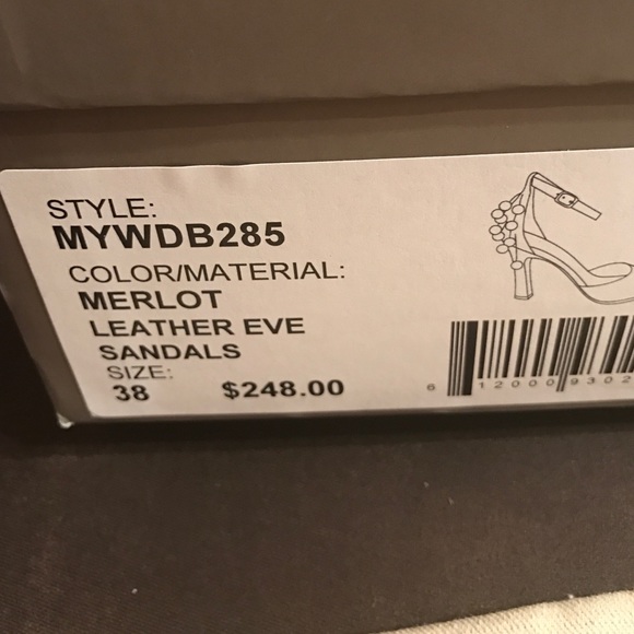 💥NEW💥 BCBG Merlot suede sandals - Picture 4 of 4