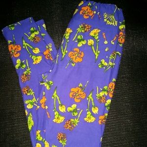 Lularoe purple floral print purple OS leggings.