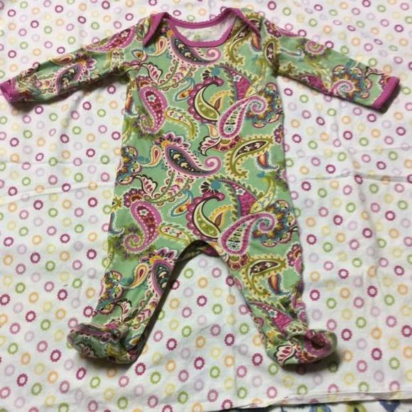 🌷New Vera Bradley Baby, size 6-9 month, printed Onesie with  matching rattle🌷
