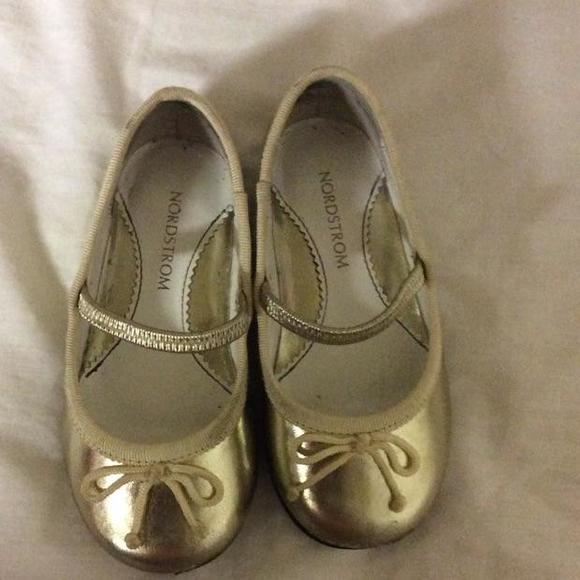 ✨Nordstrom's, size 6 1/2T, gold ballet flat✨