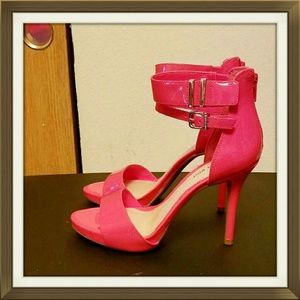 New Gianni Bini Double Strap Sandals