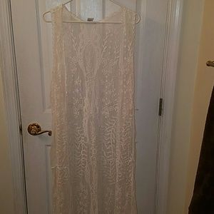 White lace look long sleeveless drape