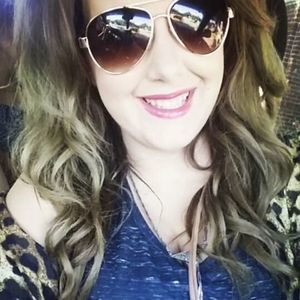 Meet your Posher, Macie