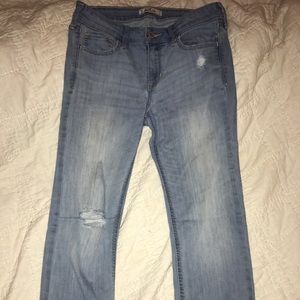 HOLLISTER RIPPED JEANS