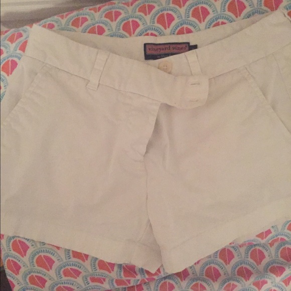 White vineyard vines shorts