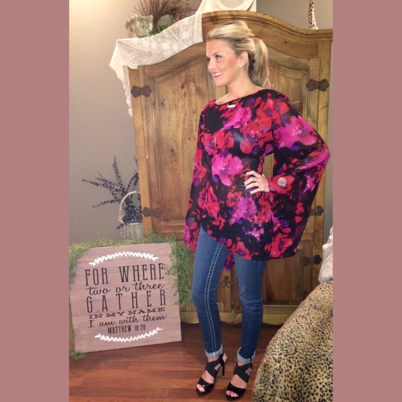 Vince Camuto Tops - Vince Camuto floral tunic || bell sleeve ||  XL ||