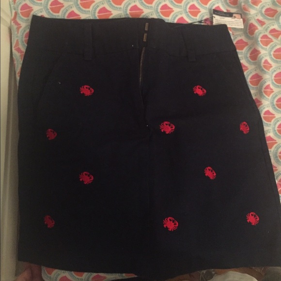 Navy Vineyard Vines skirt with crabs