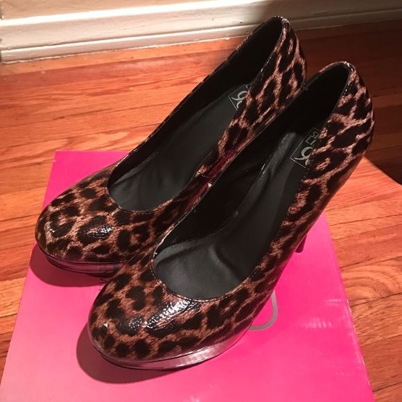 Leopard Print High Heeled Stilettos - Picture 2 of 3