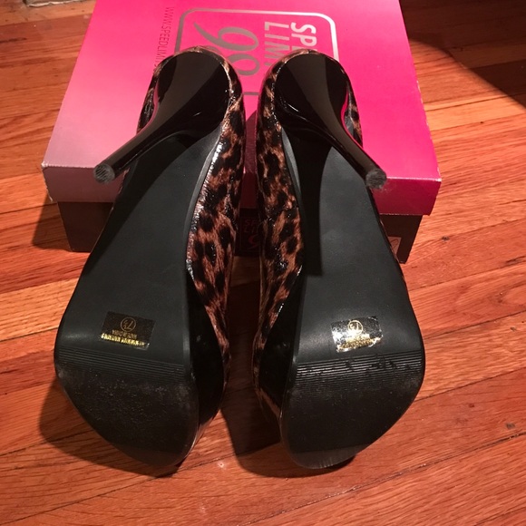 Leopard Print High Heeled Stilettos - Picture 3 of 3