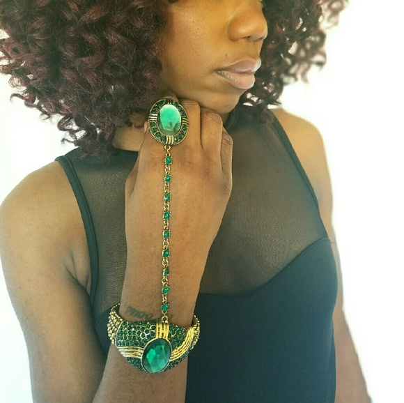 Emerald Bangle with connecting ring