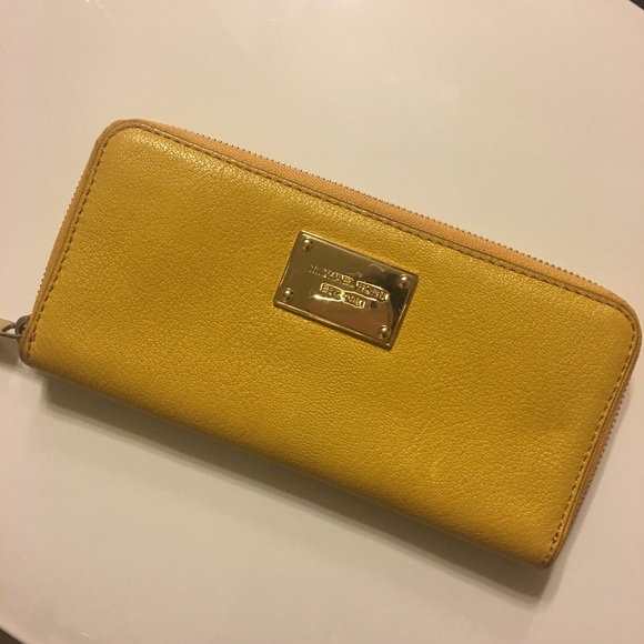 Michael Kors leather long zipper wallet - Picture 1 of 4