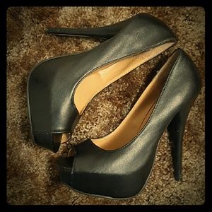 BLACK LEATHER OPEN TOE HEELS