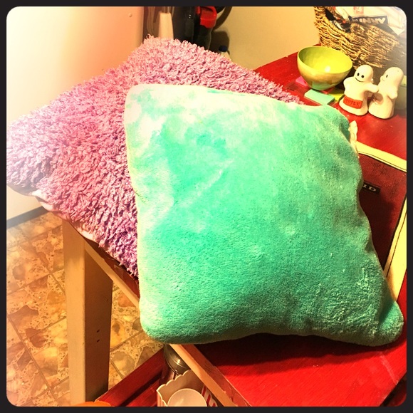 Blue and purple pillows only 5 dollars *^*