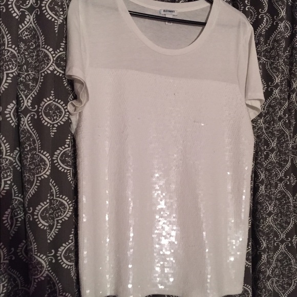 White sequence Old Navy tee shirt