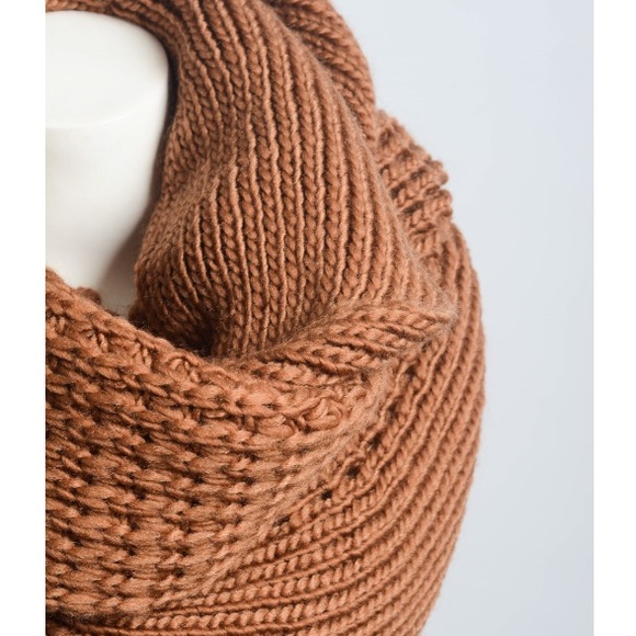 ๐SOLD OUT๐Chunky Knit Infinity Scarf โจ๐ - Picture 2 of 3