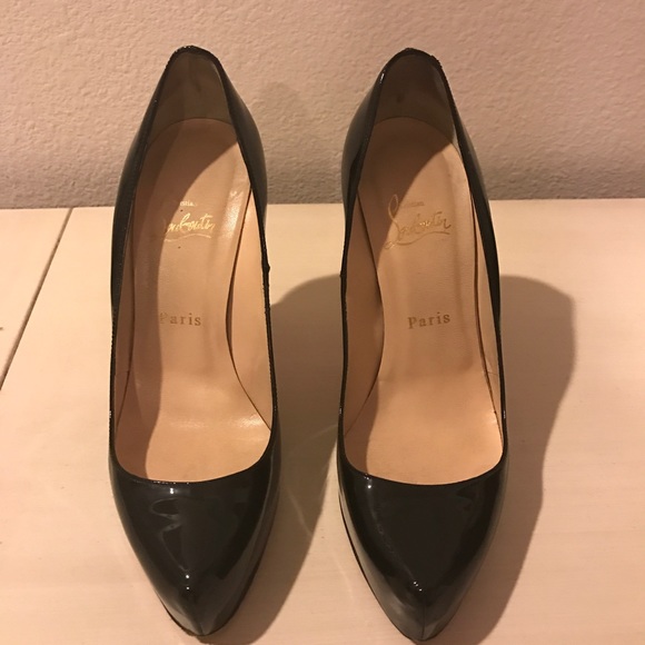 Christian louboutin black patent pump size 38